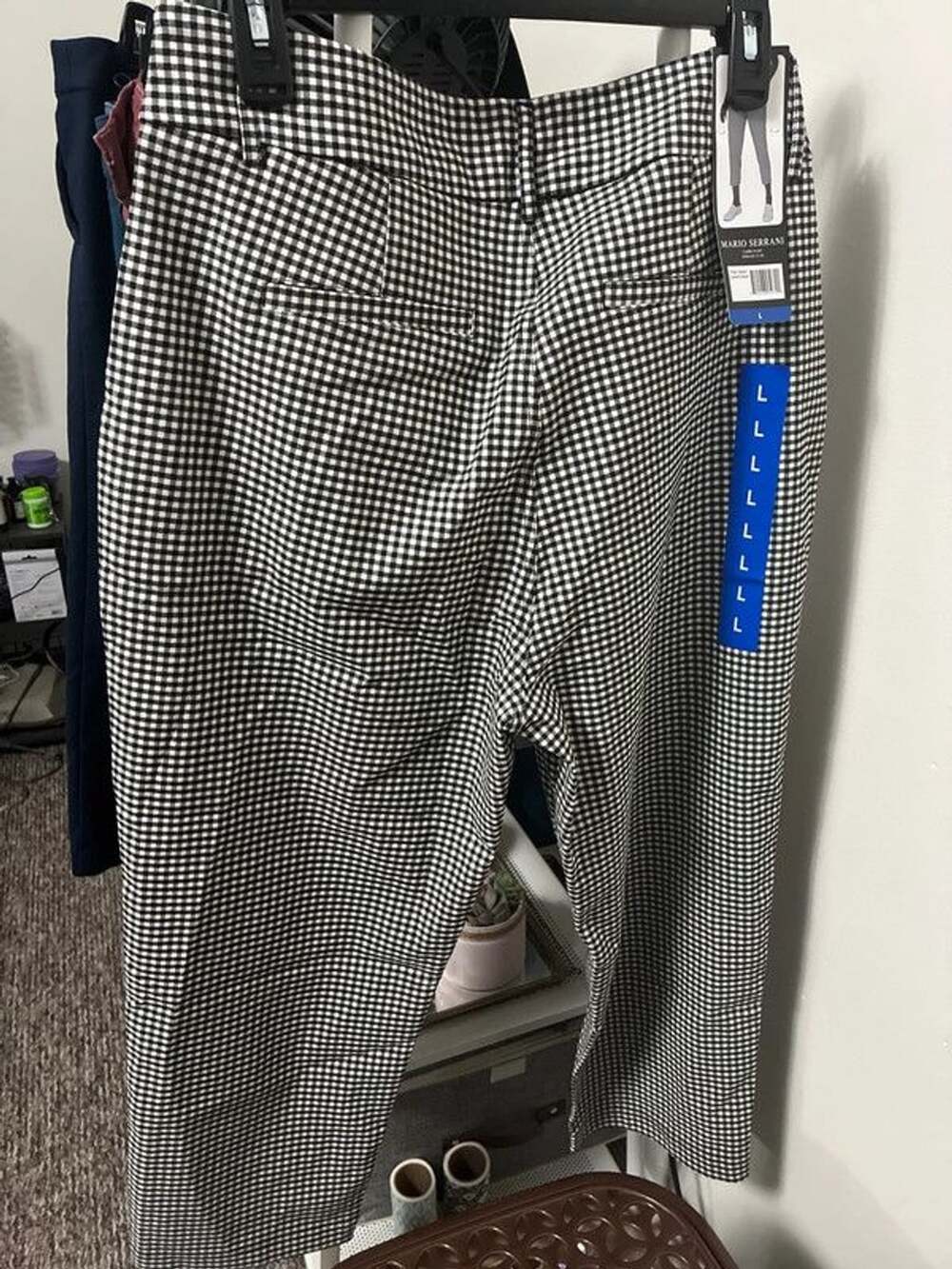 Women’s nwt sz large Mario Serrani capri pull on pant gingham black white